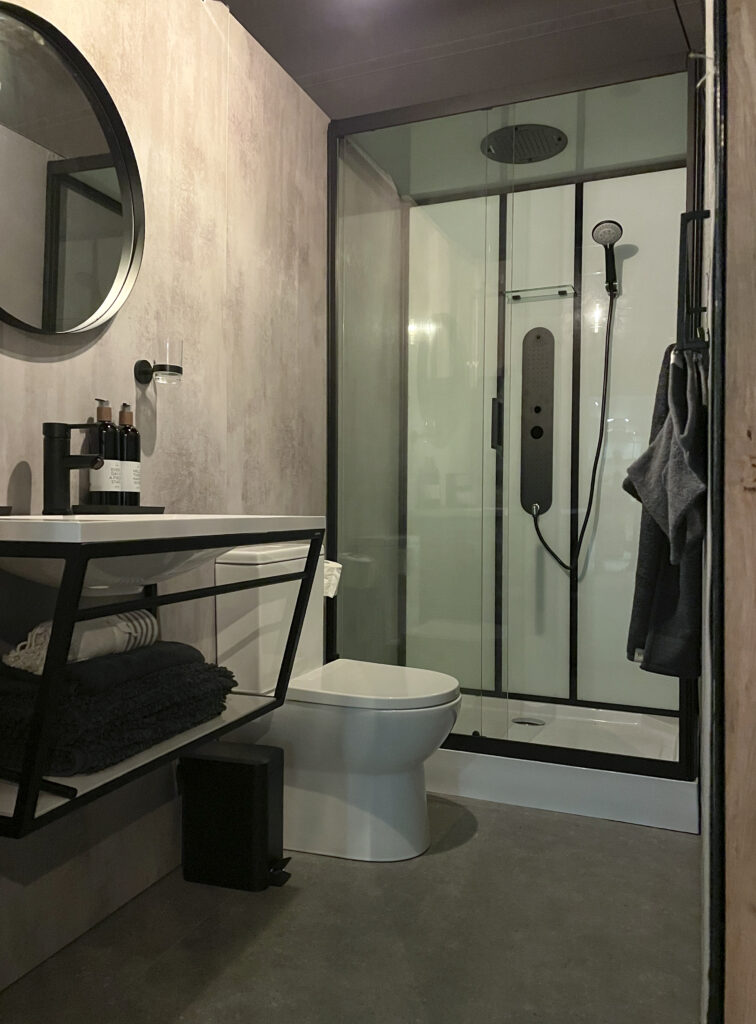 Glamping tent met sanitair 2