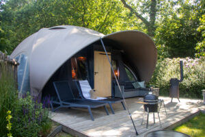 Soundproof tent