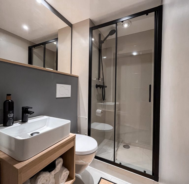 CL M-L Bathroom POD 04 CL M-L Bathroom POD 04